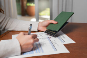 autoridad responsable de gestionar el permiso de residencia en España